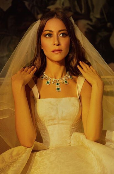 صورة منة شلبي بفستان الزفاف