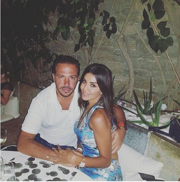 صور-أمل-بوشوشة-مع-زوجها-وليد-عواضة- (1)