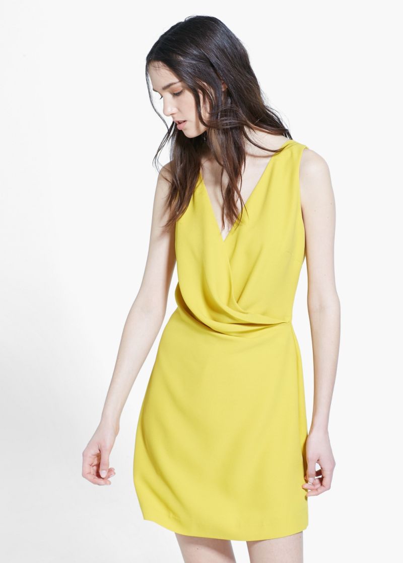 فستان سهرة قصير من اللون الأصفر