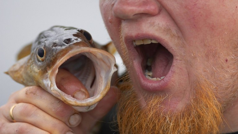 عادة غريبة تتسبب في اختناق رجل حتى فارق الحياة !