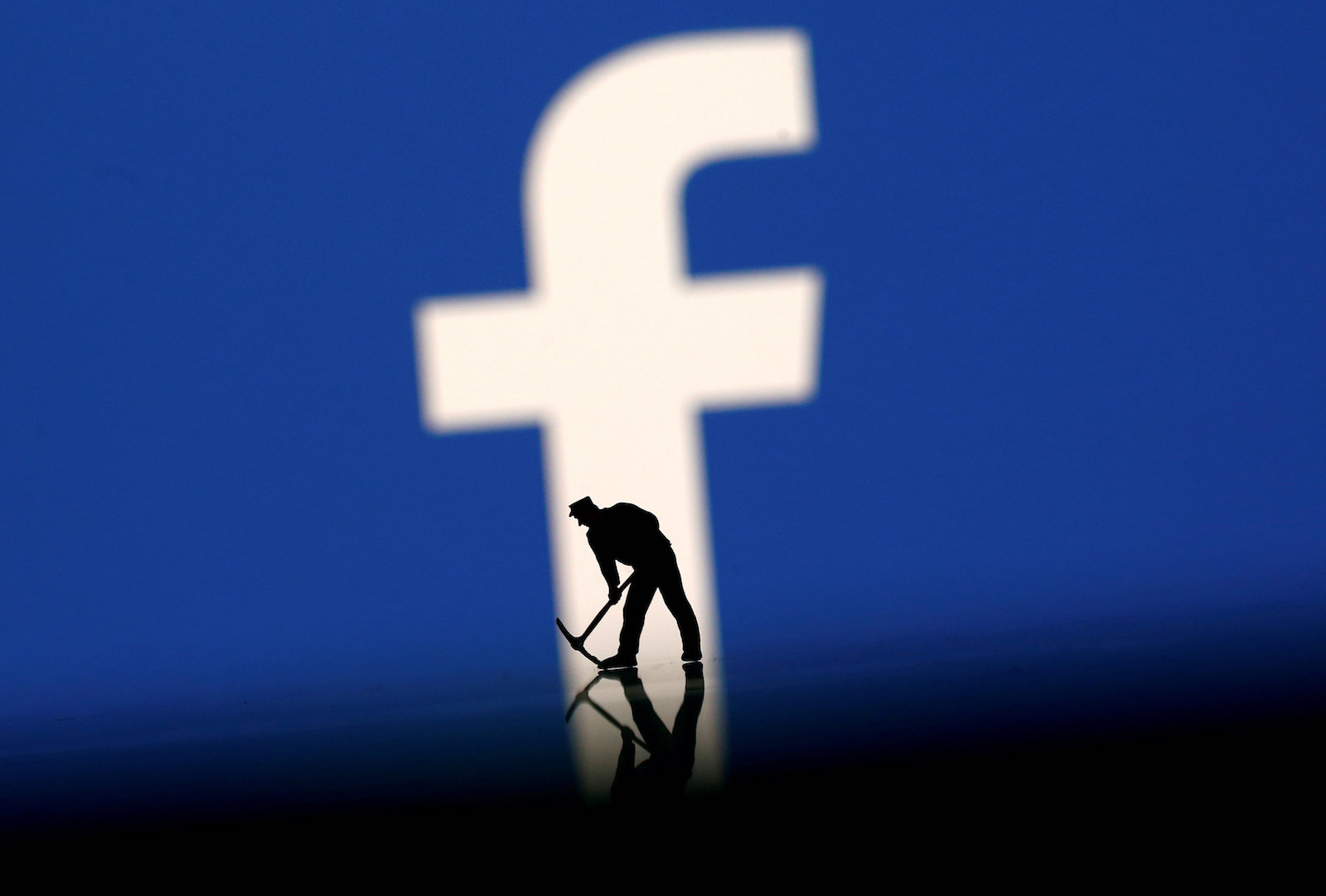 " فيس بوك " تزيل أحد خدماتها الشهيرة بعد عدد من الشكاوى