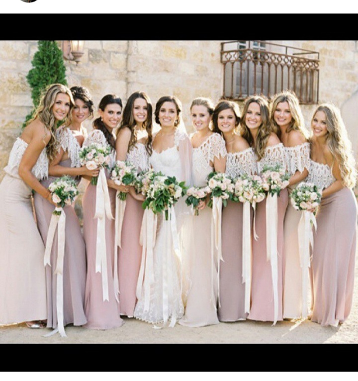 صور فساتين صديقات العروس بدرجات ألوان الباستيل
