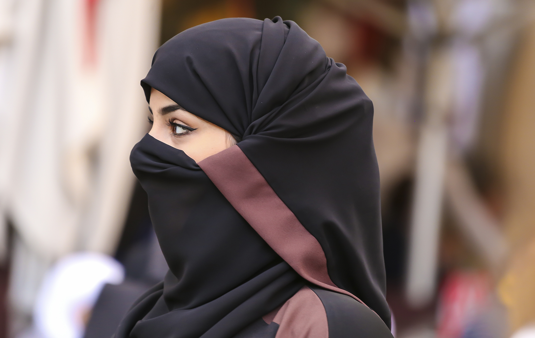 مقطع فيديو لـ امرأة يتسبب في هز المجتمع السعودي  