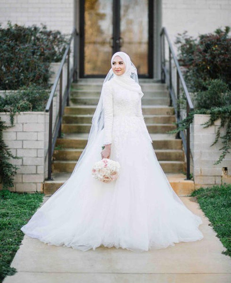 فساتين زفاف مطرزة