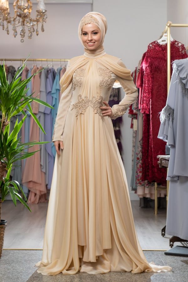 فستان تركي مميز للمحجبات باللون البيج