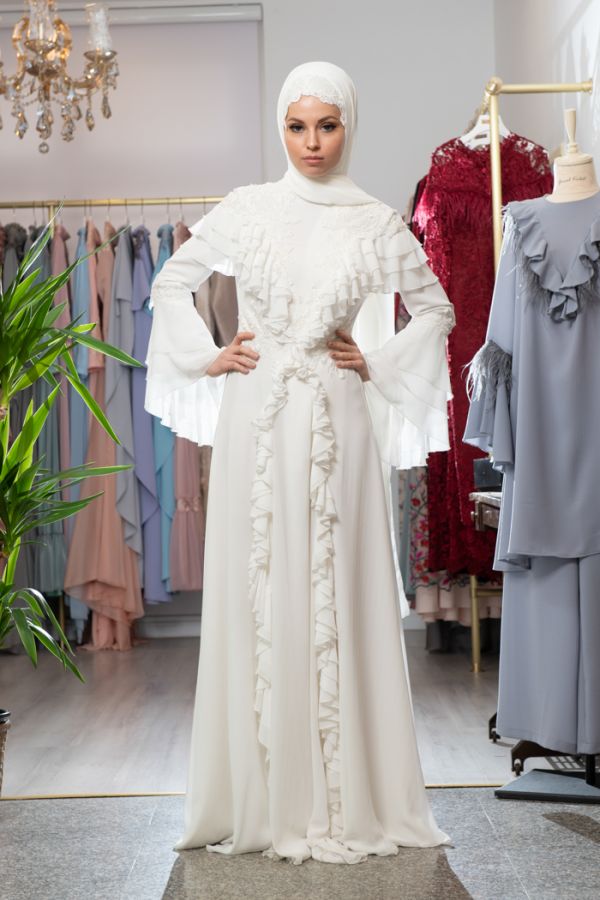 فستان للمحجبات باللون الأبيض