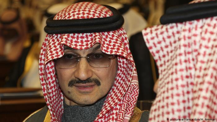 فيديو للأمير السعودي وليد بن طلال يفر هارباً من حفيدته لهذا السبب !
