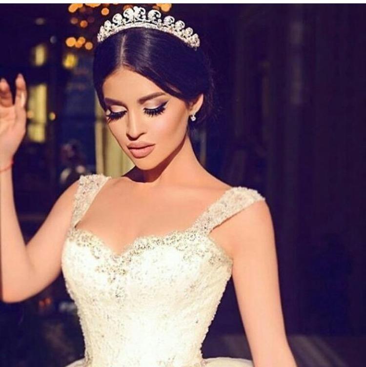 تسريحات شعر العروس مع إكسسوارات الشعر