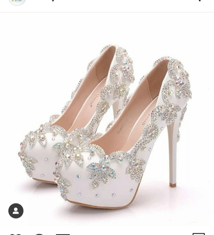 صورة حذاء كعب عالي للعروس باللون الأبيض