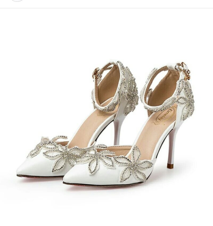 حذاء كعب عالي للعروس باللون الأبيض