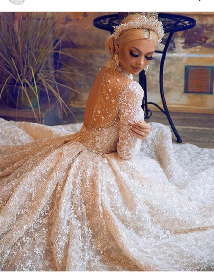 صور أجمل تسريحات شعر العروس مع إكسسوارات الشعر