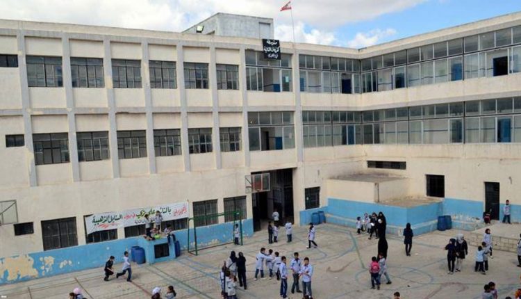 ضابط يعتدي علي معلمة ويسبب لها شبه جلطة