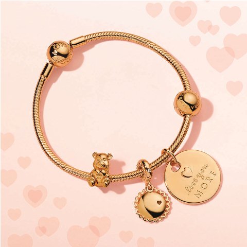 أسوره من الذهب من إصدار ماركة باندورا