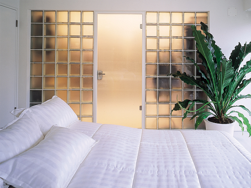 استخدام الطوب الزجاجي في ديكور غرف النوم