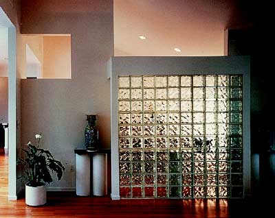 الطوب الزجاجي بتصميمات مختلفة