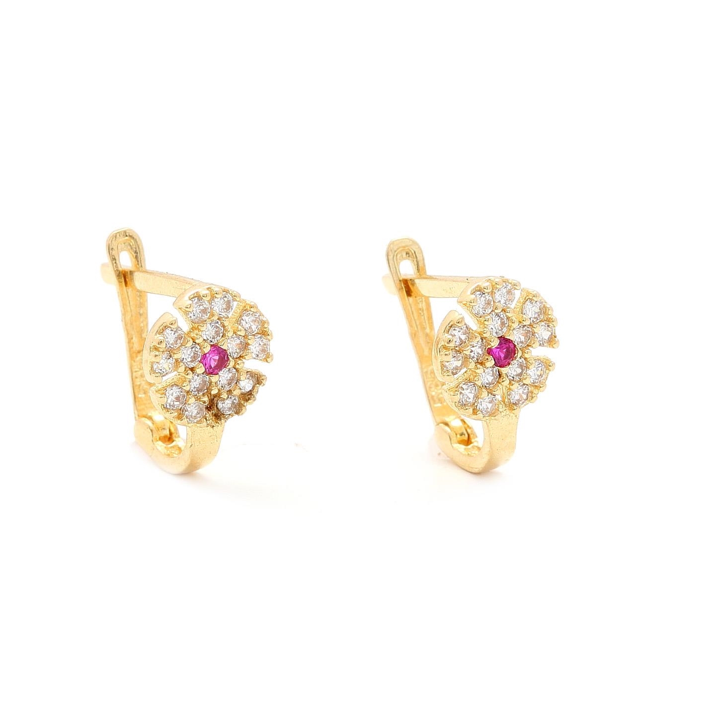 الأحجار الملونة تزين أقراط الأطفال