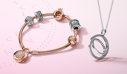 تصميم خيالي لأسورة من الذهب من ماركة باندورا