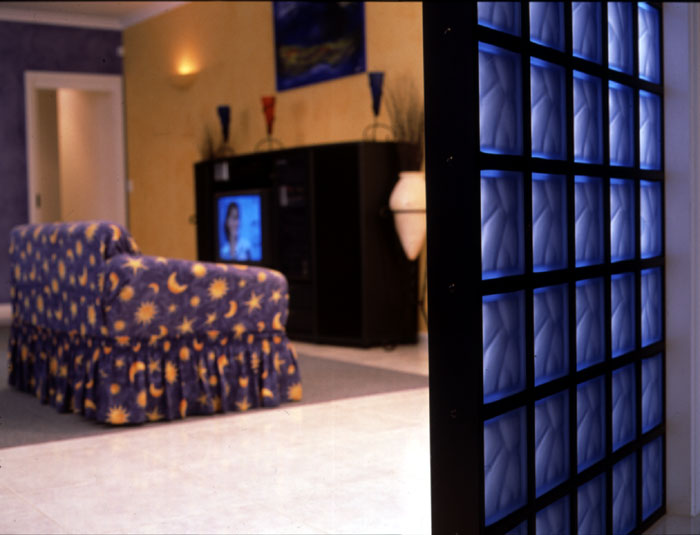 تصميمات مختلفة للطوب الزجاجي الملون