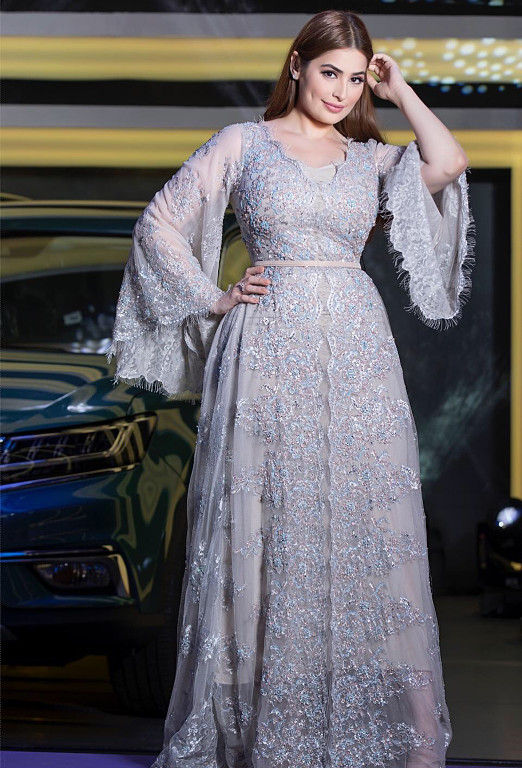 فستان مميز يناسب صاحبات الجسد الممتلىء