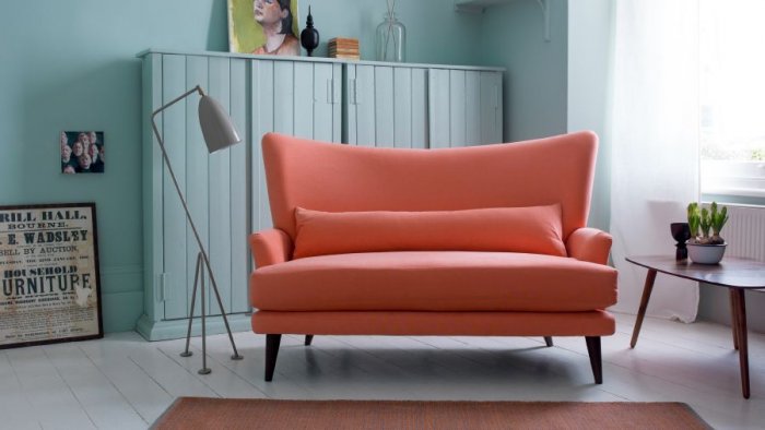 كنب-باللون-البرتقالي