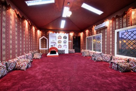 مجالس-عربية-سعودية-باللون-الاحمر- (14)