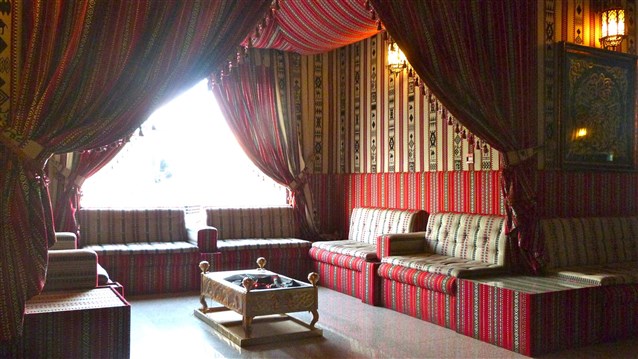 مجالس-عربية-سعودية-باللون-الاحمر- (4)