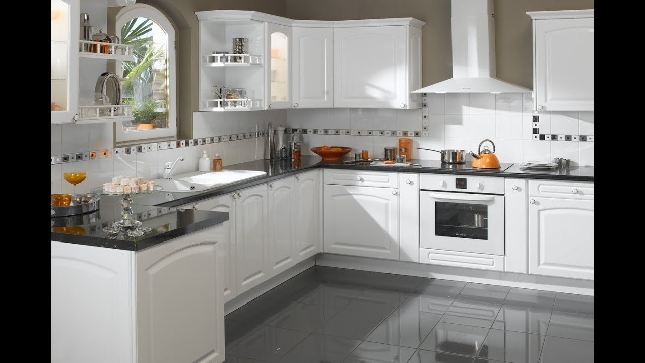 مطبخ خشبي باللون الأبيض مودرن