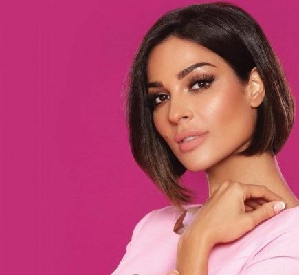 نادين نسيب نجيم أناء اعتمادها قصة الكاريه القصير