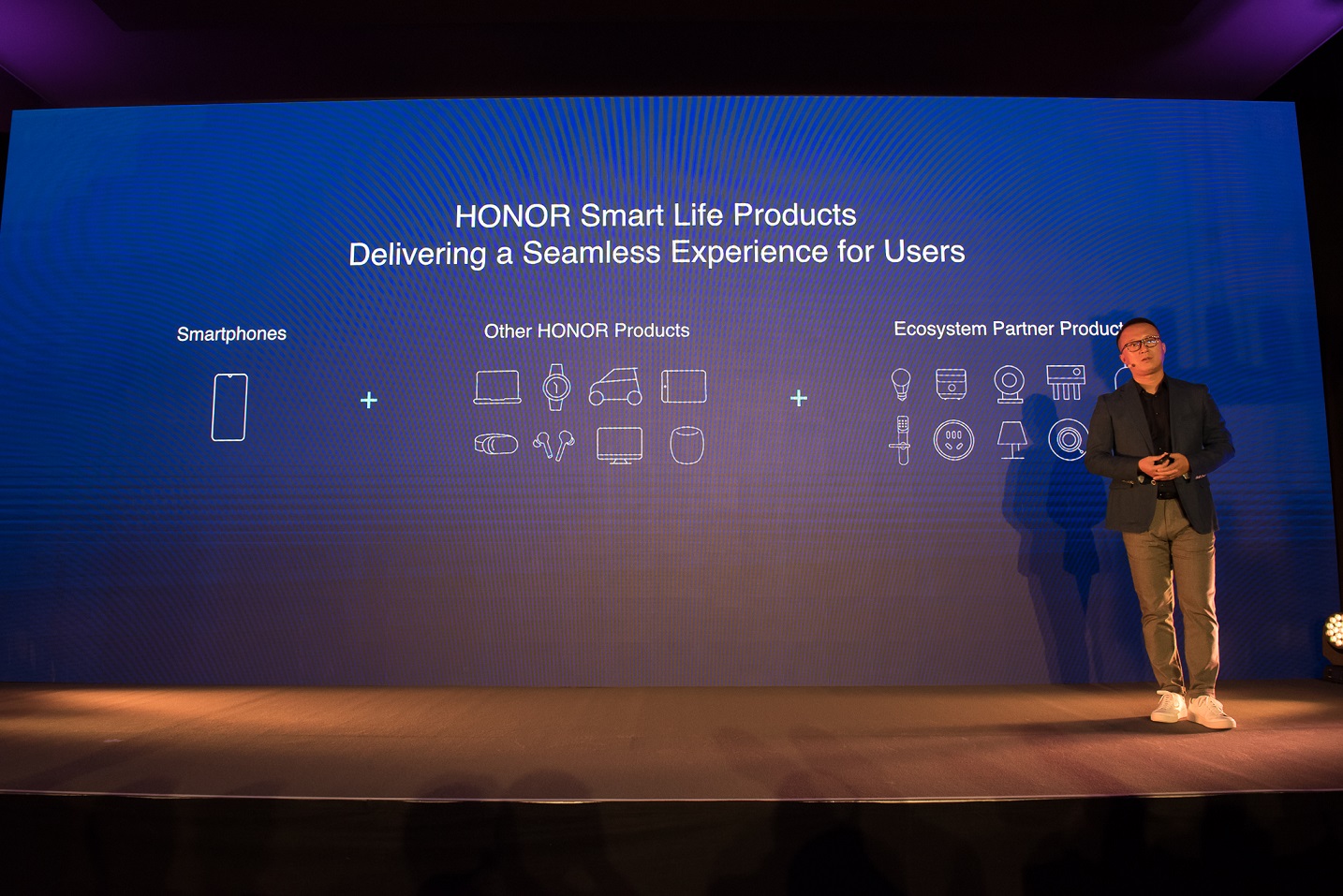 HONOR تتوسع في قائمة أجهزتها القابلة للارتداء والمنزل الذكي
