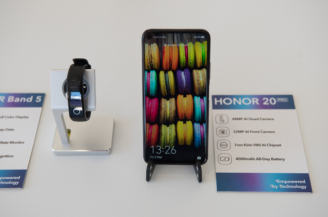 HONOR تتوسع في قائمة أجهزتها القابلة للارتداء والمنزل الذكي