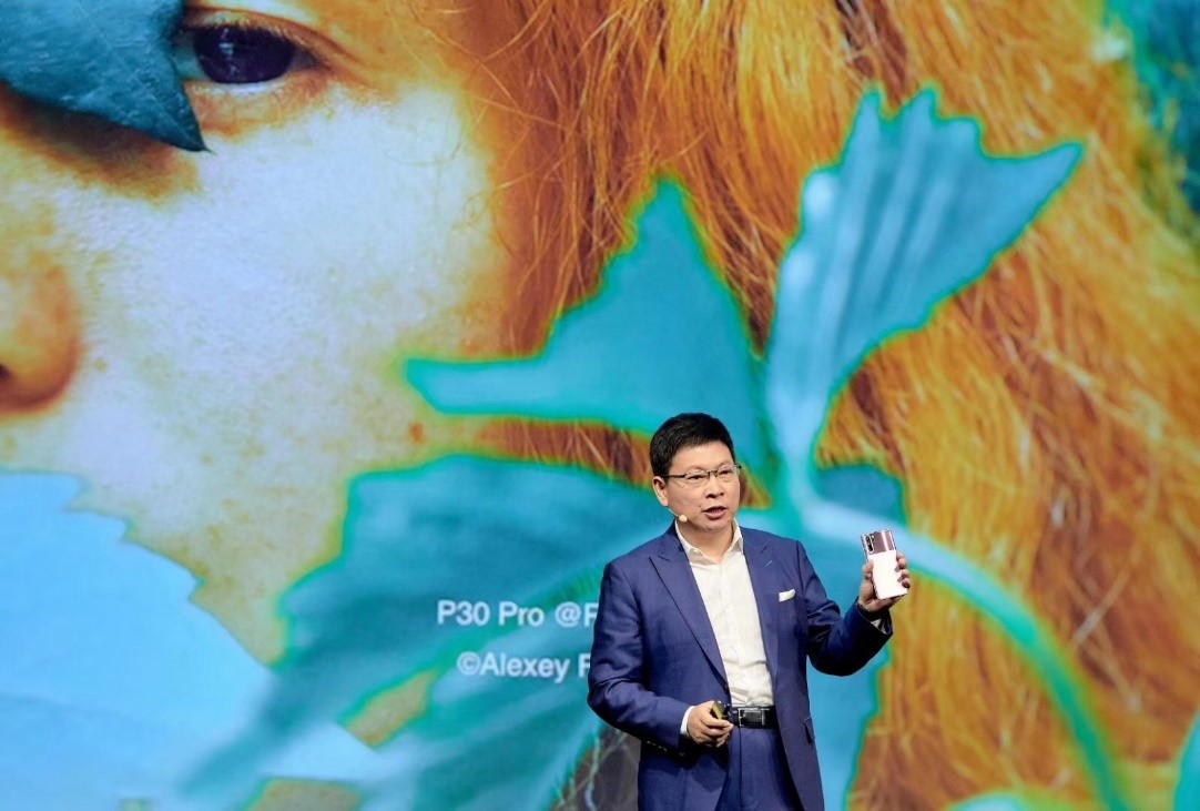 سلسلة هواتف HUAWEI P30 تحدد معياراً جديداً لأناقة الهاتف الذكي بتصاميمها وألوانها الفريدة