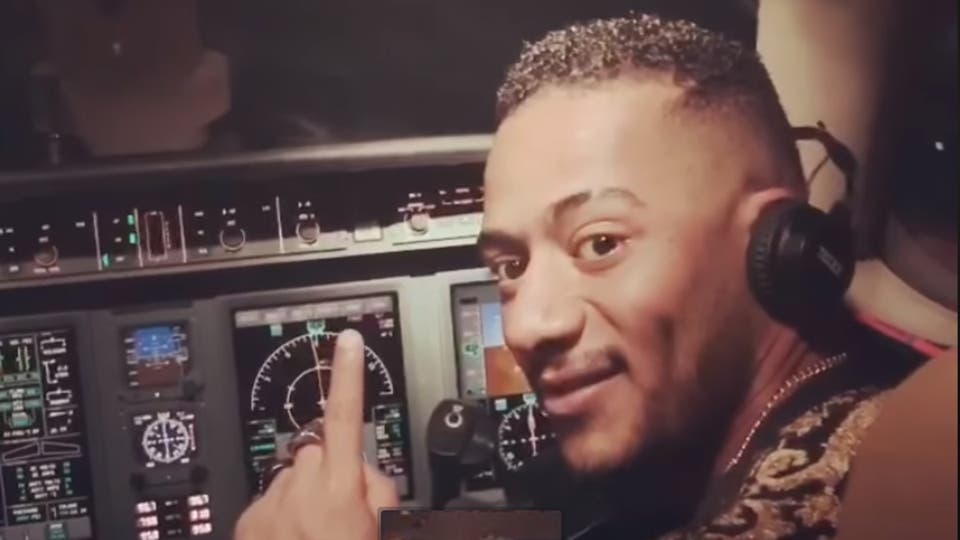 بالفيديو... محمد رمضان معلقا على واقعة قيادة الطائرة كفاية تضليل بقي