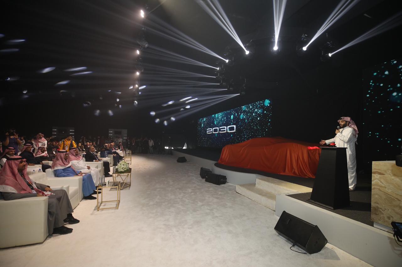 آل الشيخ يكشف الستار عن سيارة المستقبل الوحيدة في العالم