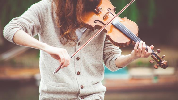 دراسة علمية تكشف المدة الموصى بها للإستماع إلى الموسيقى يومياً لنمط حياة متوازن