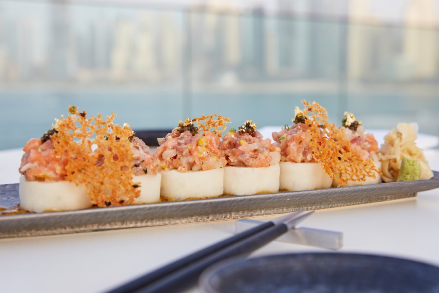 سيزرز بلوواترز دبي يتعاون مع الشيف أكيرا باك لافتتاح مطعم بارو الياباني المعاصر