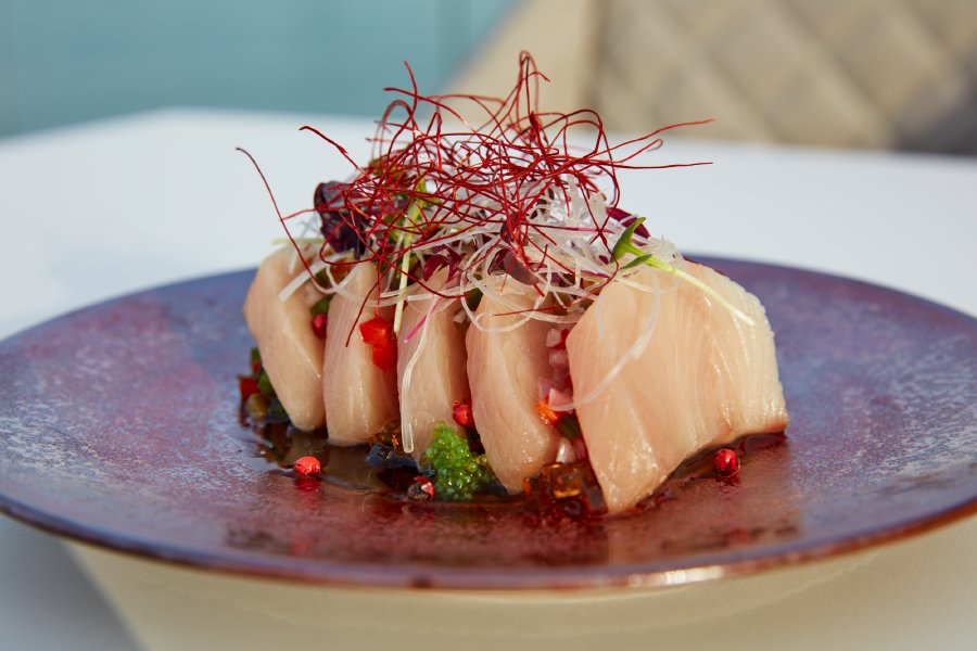 سيزرز بلوواترز دبي يتعاون مع الشيف أكيرا باك لافتتاح مطعم بارو الياباني المعاصر