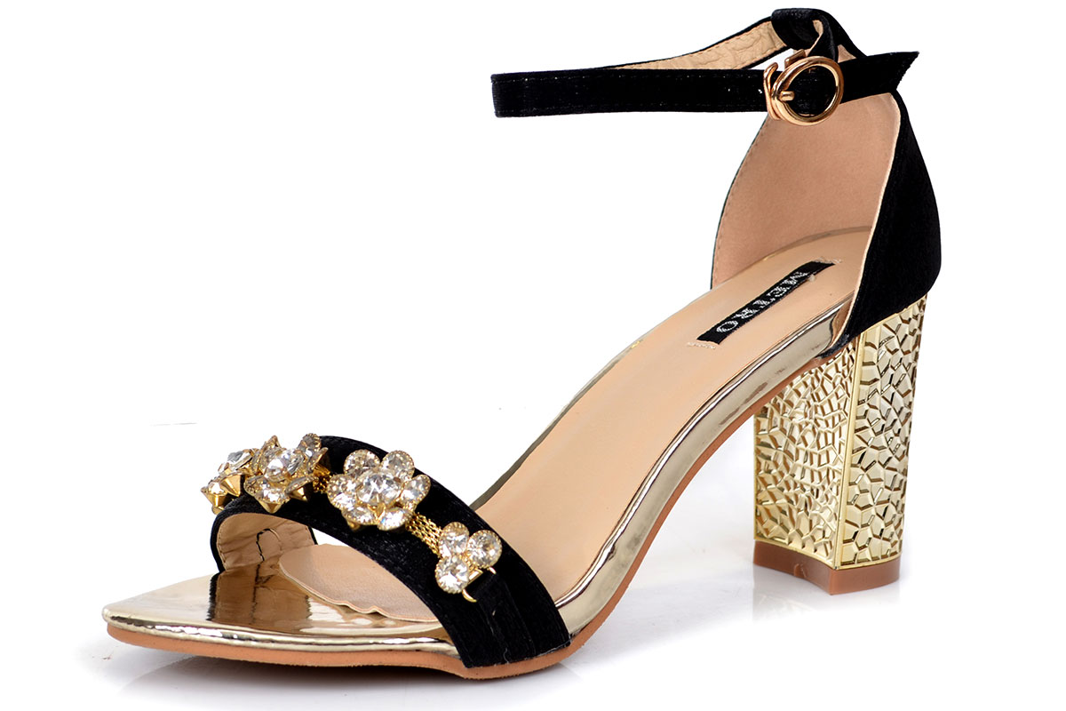Metro-Shoes-Stylish-Winter-Footwear-Designs-Collection-2020-12