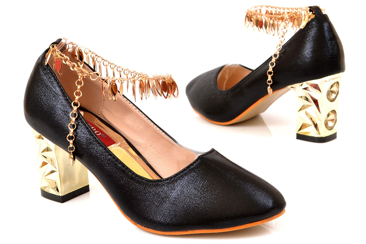 Metro-Shoes-Stylish-Winter-Footwear-Designs-Collection-2020-18