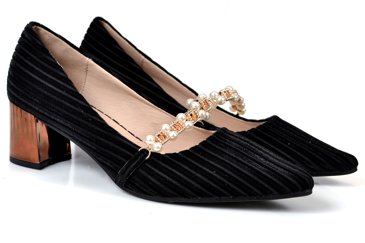 Metro-Shoes-Stylish-Winter-Footwear-Designs-Collection-2020-28