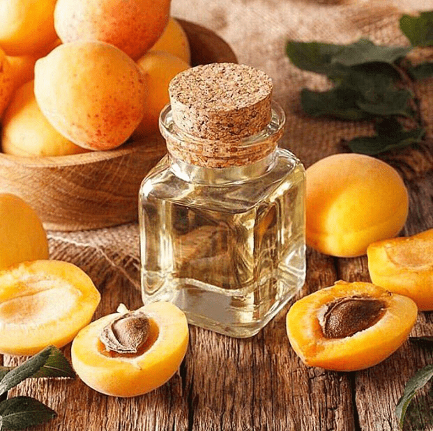 طرق استخدام زيت المشمش للشعر والبشرة
