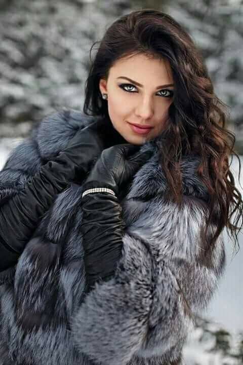 أجمل معاطف فرو نسائية ظهرت هذا الموسم
