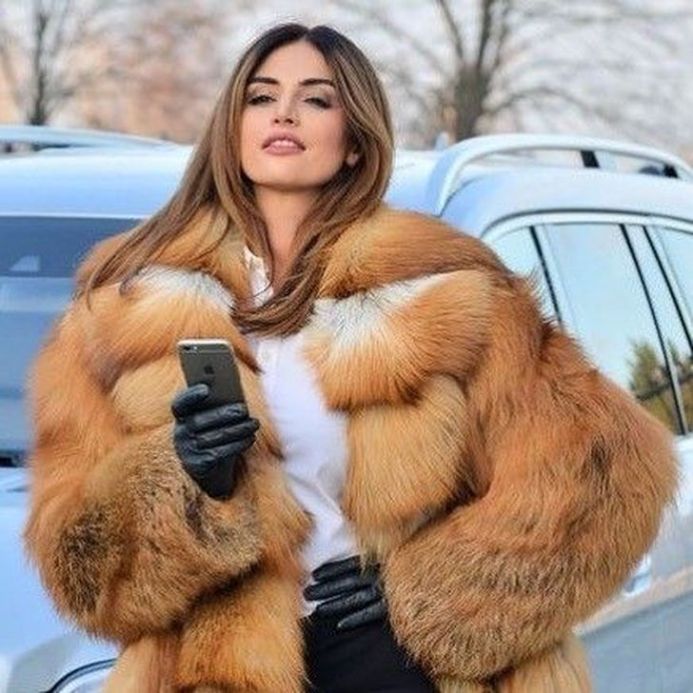 أجمل معاطف فرو نسائية ظهرت هذا الموسم