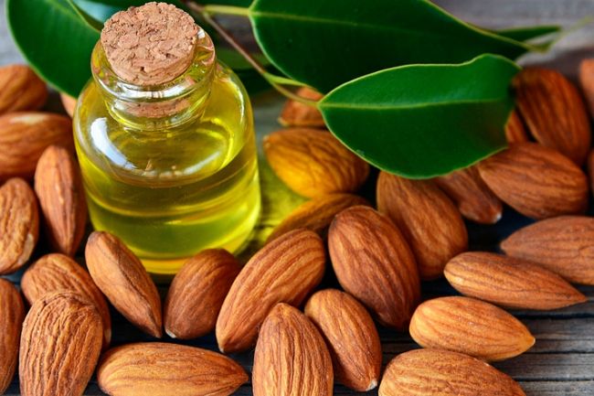 ماسكات زيت اللوز للبشرة والشعر