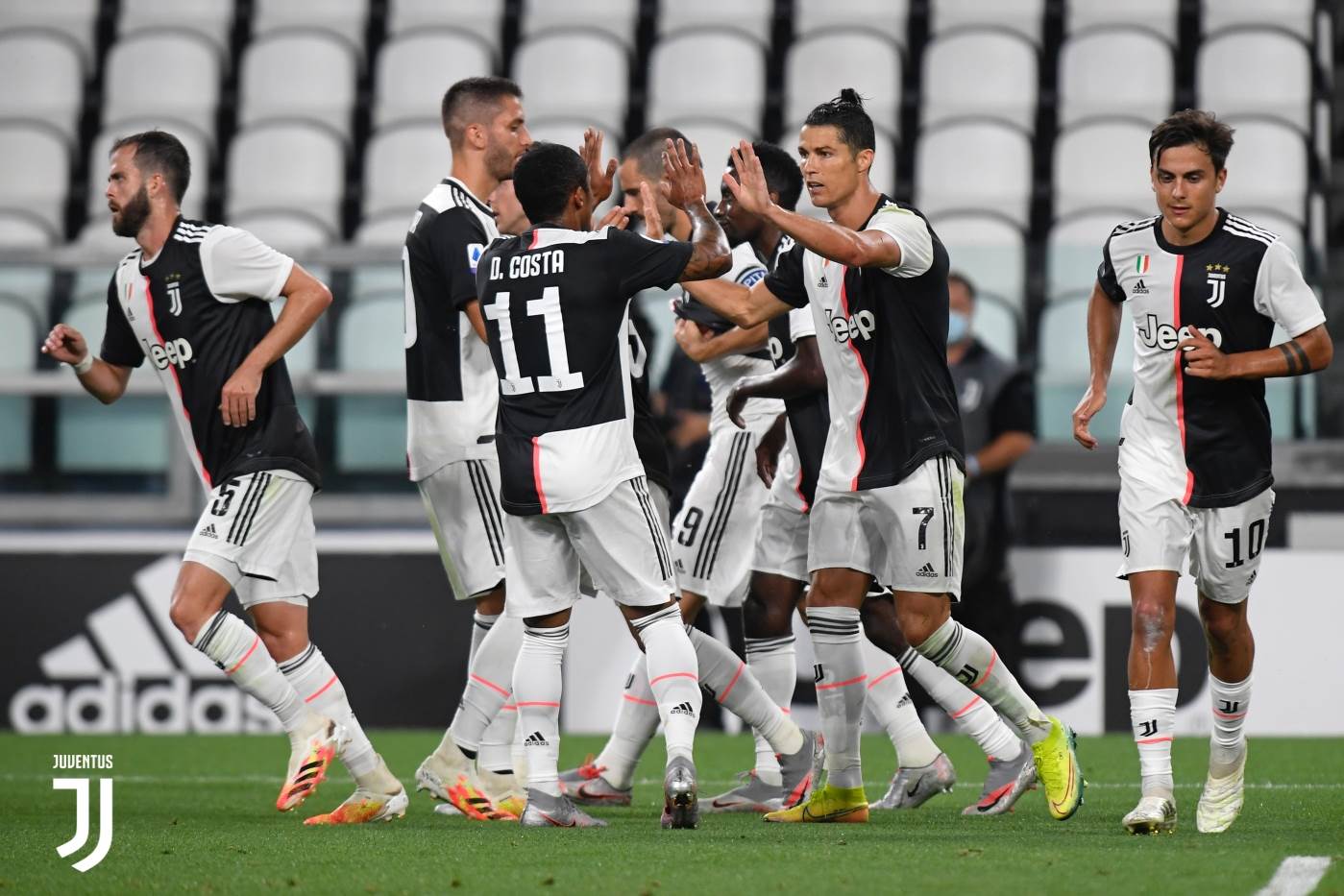 يوفينتوس يهزم ليتشي برباعية نظيفة في الدوري الإيطالي