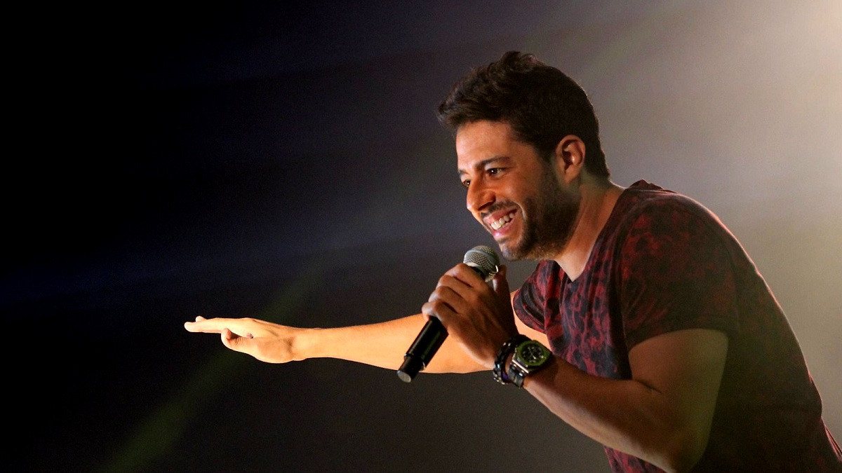 موقف محرج للنجم محمد حماقي في جدة