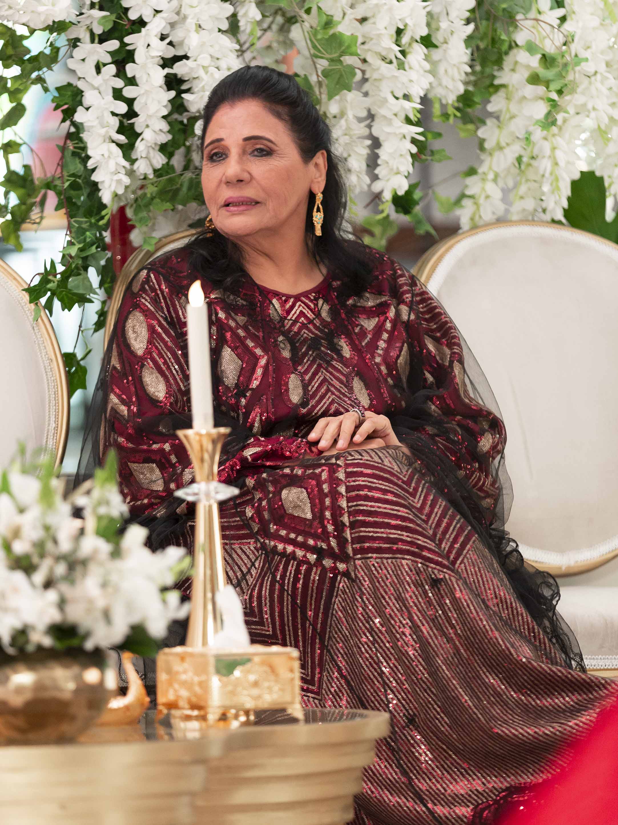 أسمهان توفيق تضحي بالغالي والنفيس لأجل عائلتها ضمن الدراما الخليجية "عافك الخاطر" 