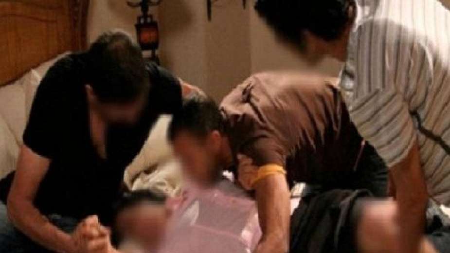 الإمارات تعتقل شباب اغتصبوا فتاة جماعيا ونشروا فعلتهم على الإنترنت