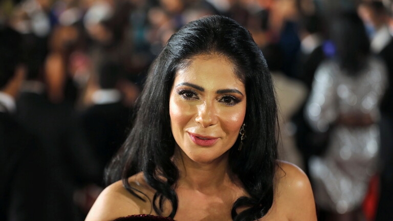 تكريم منى زكي بجائزة فاتن حمامة في مهرجان القاهرة السينمائي