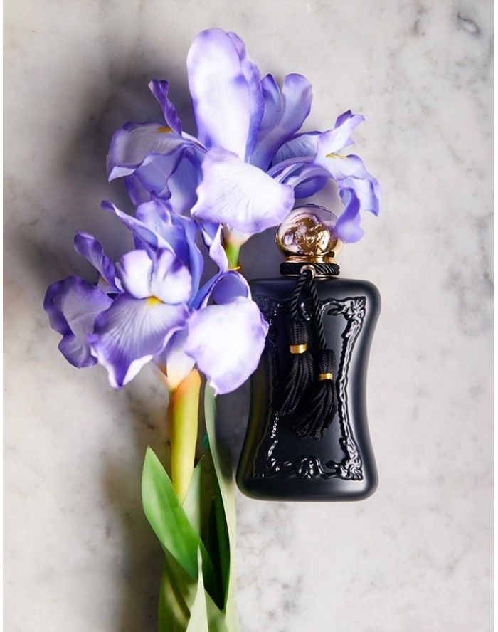 العطور بوابةُ الذكريات