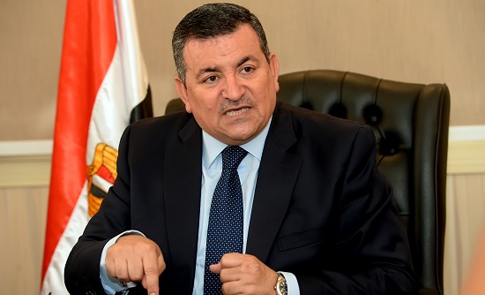 مطالب باستجواب وزير الإعلام وإقالة الإعلامي تامر أمين
